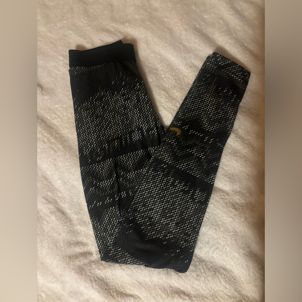 Nike pro full length, Black and Dark Gray Patterned Leggings